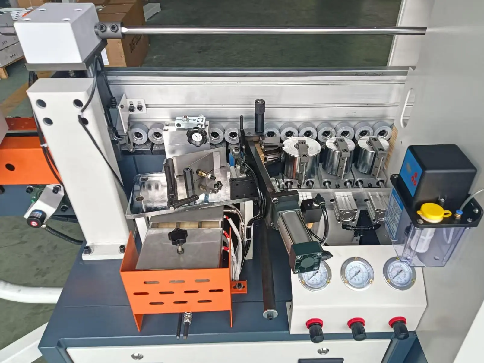 Gluing unit of edge banding machine