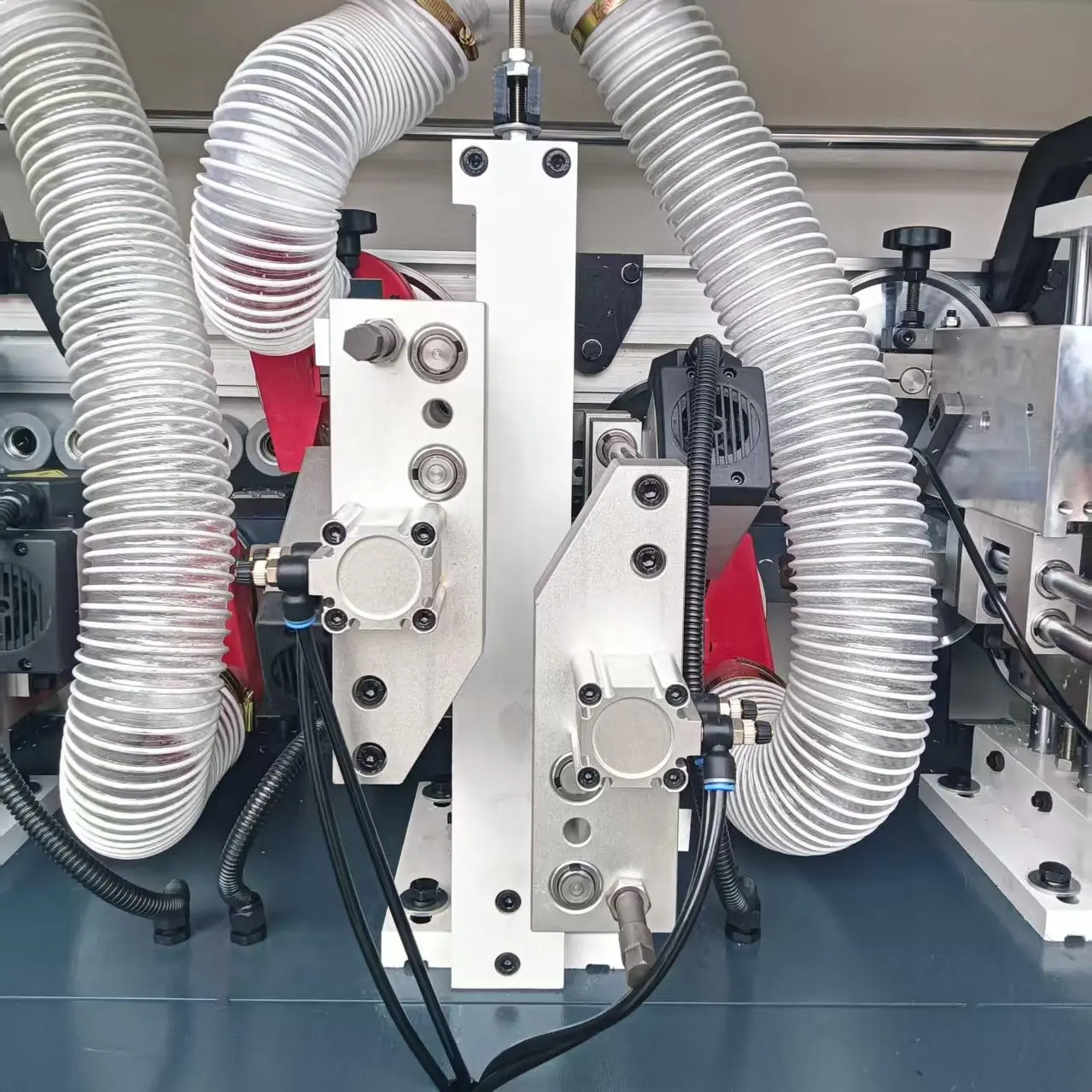 Fine trimming unit for high-precision edge banding